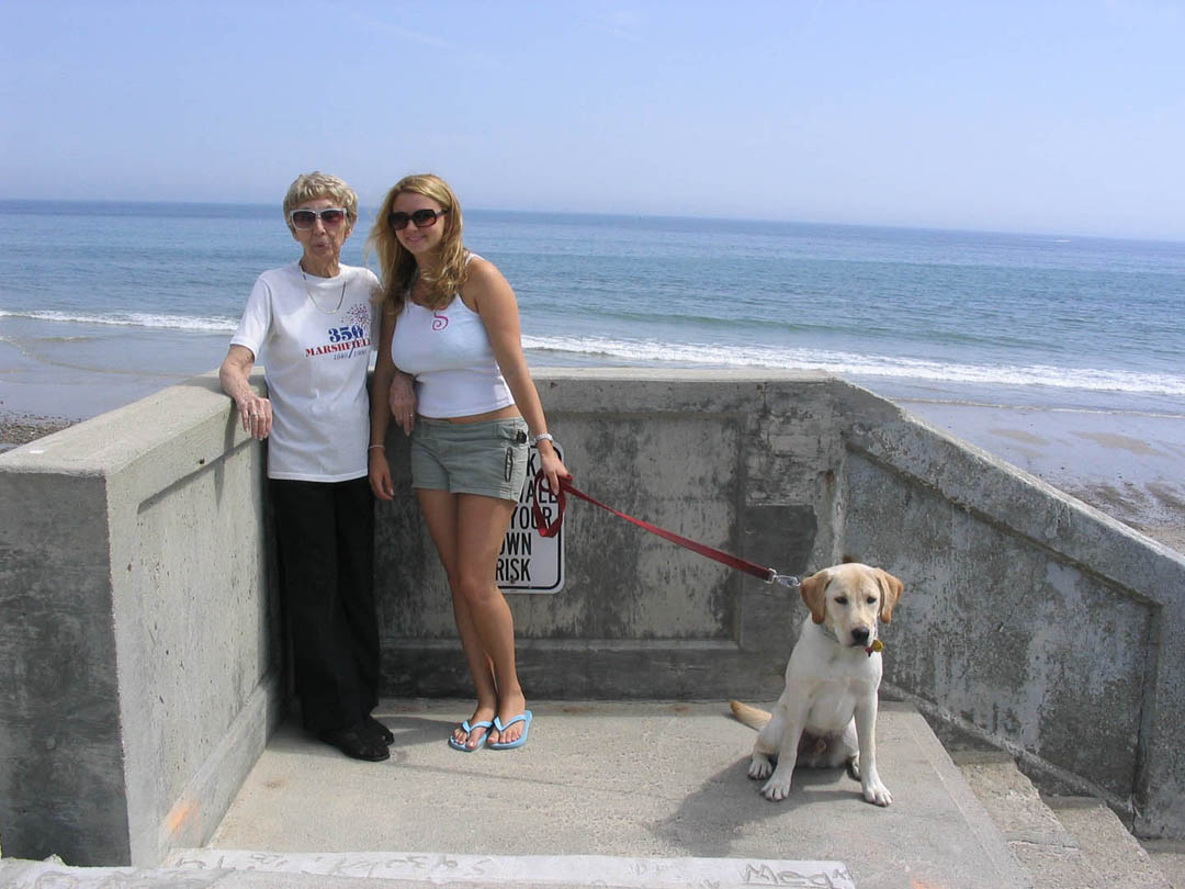 Nadine, Stacie and Tucker July 2005.jpg 135.9K